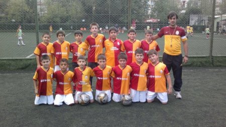 Bursa Galatasaray Futbol Okulu'nda yeni kayıt dönemi yoğun ilgi görüyor