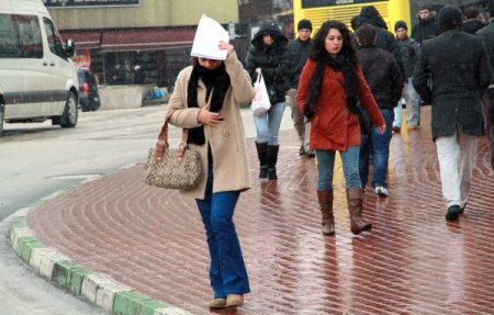 Bursa güne karla uyandı