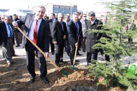 Bursa İhtisas Deri Organize Sanayi Bölgesi'ne 3 bin fidan dikildi