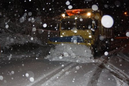 Bursa İl Özel İdaresi, karla mücadeleyi sürdürüyor