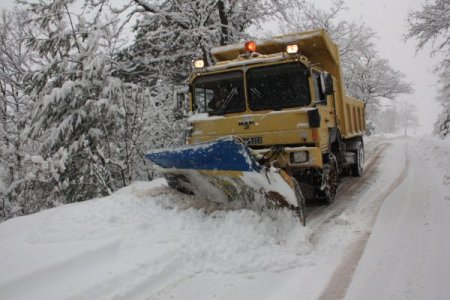 Bursa İl Özel İdaresi, karla mücadeleyi sürdürüyor