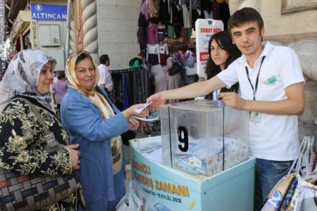 Bursa kazançlı alışverişin tadını çıkardı