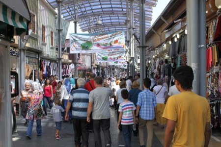 Bursa kazançlı alışverişin tadını çıkardı