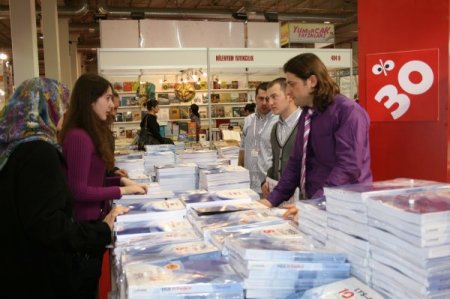 Bursa Kitap Fuarı'nda Sınavlara Hazırlık Kitapları İlgi Görüyor