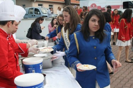Bursa Kız Lisesi Mezunları Mantı Gününde Hasret Giderdi
