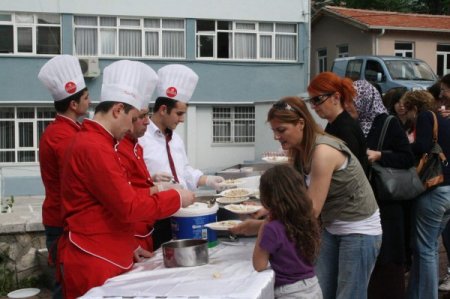 Bursa Kız Lisesi Mezunları Mantı Gününde Hasret Giderdi