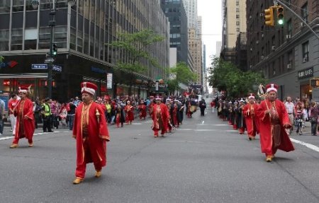 Bursa Mehter Takımı New York caddelerinde yürüdü