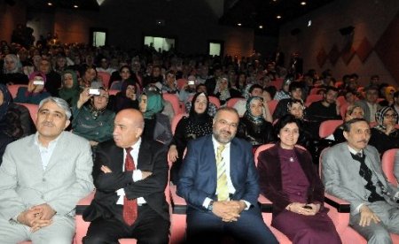 Bursa Müftüsü Ay: Dünya Muhammedi şefkate muhtaç