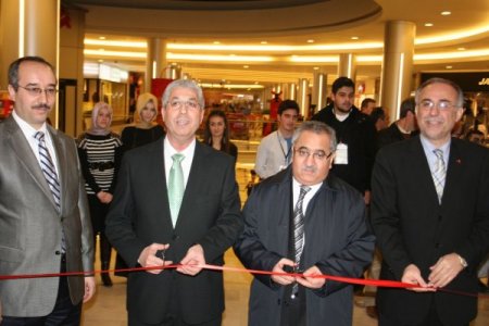 Bursa Orhangazi Üniversitesi, sergiyle depreme dikkat çekiyor