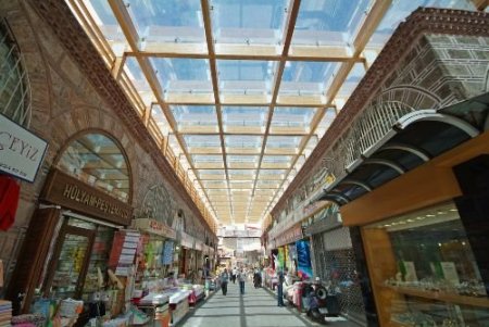 Bursa Tarihi Ertaş Çarşısı'nda Yenileme Çalışmaları Tamamlanma Aşamasında