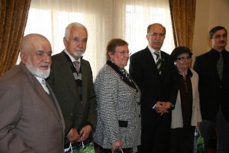 Bursa Valisi Harput, Huzurevi Sakinlerine Şiir Okudu