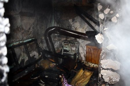 Bursa'da 2 katlı ev yandı, iki kardeş ve hala öldü (2)