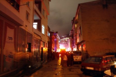 Bursa'da 2 katlı ev yandı, iki kardeş ve hala öldü (2)