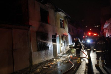 Bursa'da 2 katlı ev yandı, iki kardeş ve hala öldü (2)