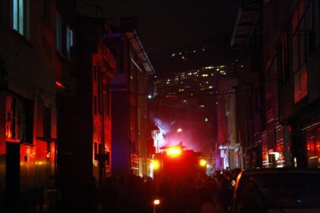 Bursa'da 2 katlı ev yandı, iki kardeş ve hala öldü (2)