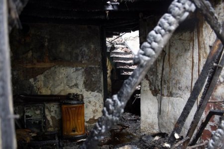Bursa'da 3 kişiye mezar olan evden geriye enkaz yığını kaldı