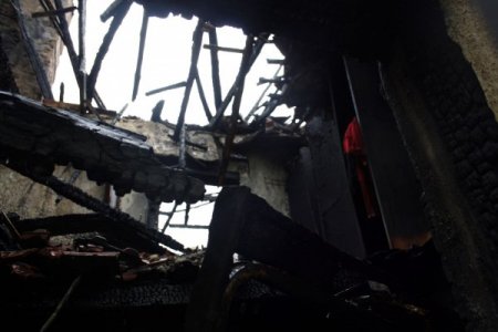 Bursa'da 3 kişiye mezar olan evden geriye enkaz yığını kaldı
