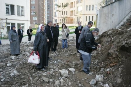 Bursa'da 400 yıllık camide müteahhitin özensizliği, tepki çekti