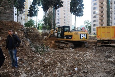 Bursa'da 400 yıllık camide müteahhitin özensizliği, tepki çekti