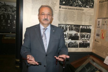 Bursa'da Atatürk’ün kullandığı kehribar tespih ve ağızlık görücüye çıktı