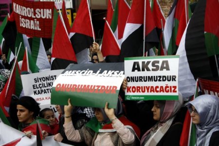 Bursa'da cuma namazı çıkışı İsrail protesto edildi