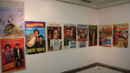 Bursa'da film afişleri sergisi