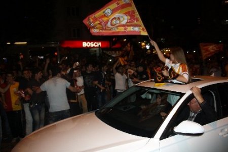 Bursa'da Galatasaraylıların şampiyonluk coşkusu