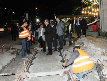 Bursa'da geceleri de ray döşeniyor