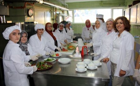 Bursa’da hizmet sektöründe meslek edindirme kursu başladı