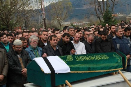 Bursa'da kazada hayatını kaybeden genç son yolculuğuna uğurlandı