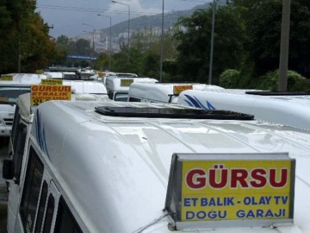 Bursa'da Minibüsçüler Yol Kapattı