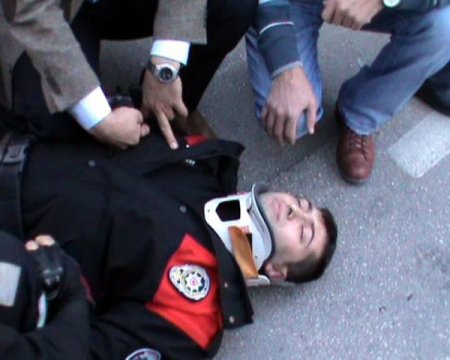 Bursa'da motorize polis ekibi kaza yaptı: iki yaralı