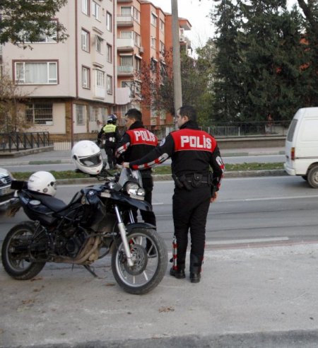 Bursa'da motorize polis ekibi kaza yaptı: iki yaralı
