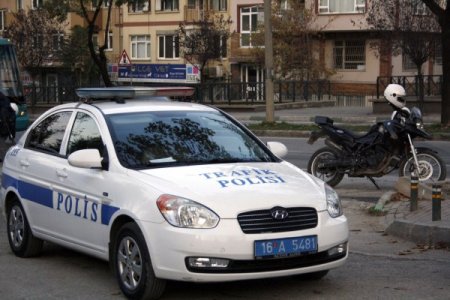 Bursa'da motorize polis ekibi kaza yaptı: iki yaralı