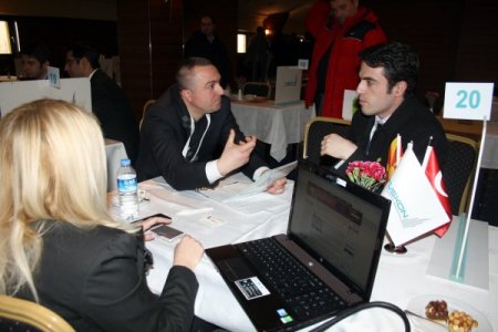 Bursa’da Okuyan Makedon Gençler, İşadamlarına Tercümanlık Yaptı