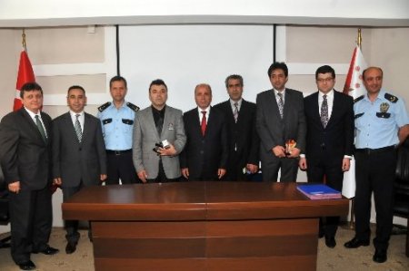Bursa'da polis memurları yaptıkları işe göre puan alıp ödüllendiriliyor