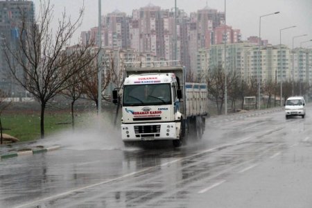 Bursa’da sağanak yağış hayatı olumsuz etkiliyor