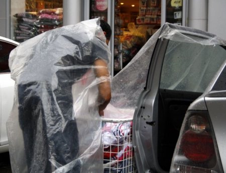 Bursa’da sağanak yağış su baskınlarına yol açtı