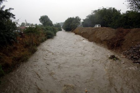 Bursa’da sağanak yağış su baskınlarına yol açtı