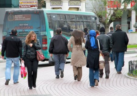 Bursa’da şiddetli lodos hayatı olumsuz etkiliyor
