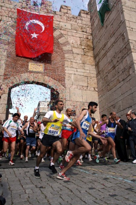 Bursa’da Tarihi Kent Koşusu Yapıldı