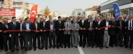 Bursa'da Vişne Caddesi yeniden düzenlenerek trafiğe açıldı