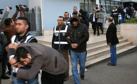 Bursa'daki çete operasyonunda gözaltına alınan 43 kişi adliyeye sevk edildi