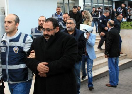 Bursa'daki çete operasyonunda gözaltına alınan 43 kişi adliyeye sevk edildi