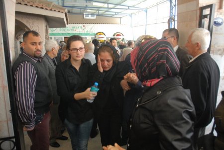 Bursa’daki kazada ölen üniversiteli Sıla, İzmir'de toprağa verildi