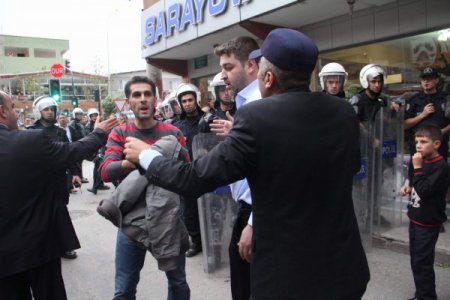 Bursa'daki olaylarda yaralanan gazeteci, müşahade altında