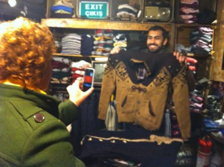 Bursa'dan 3G ile Almanya'daki oğluna kazak beğendirdi