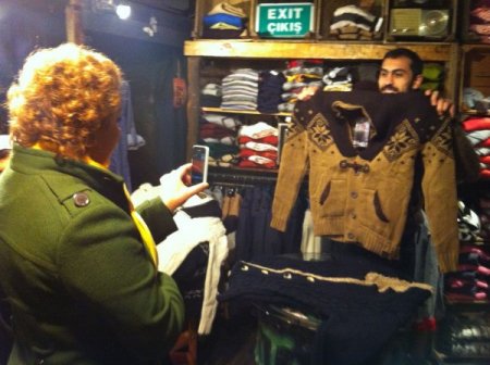 Bursa'dan 3G ile Almanya'daki oğluna kazak beğendirdi