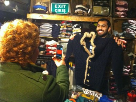 Bursa'dan 3G ile Almanya'daki oğluna kazak beğendirdi