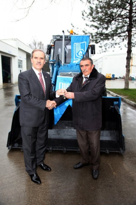 Bursa’dan Ardahan belediyesine iş makinesi yardımı